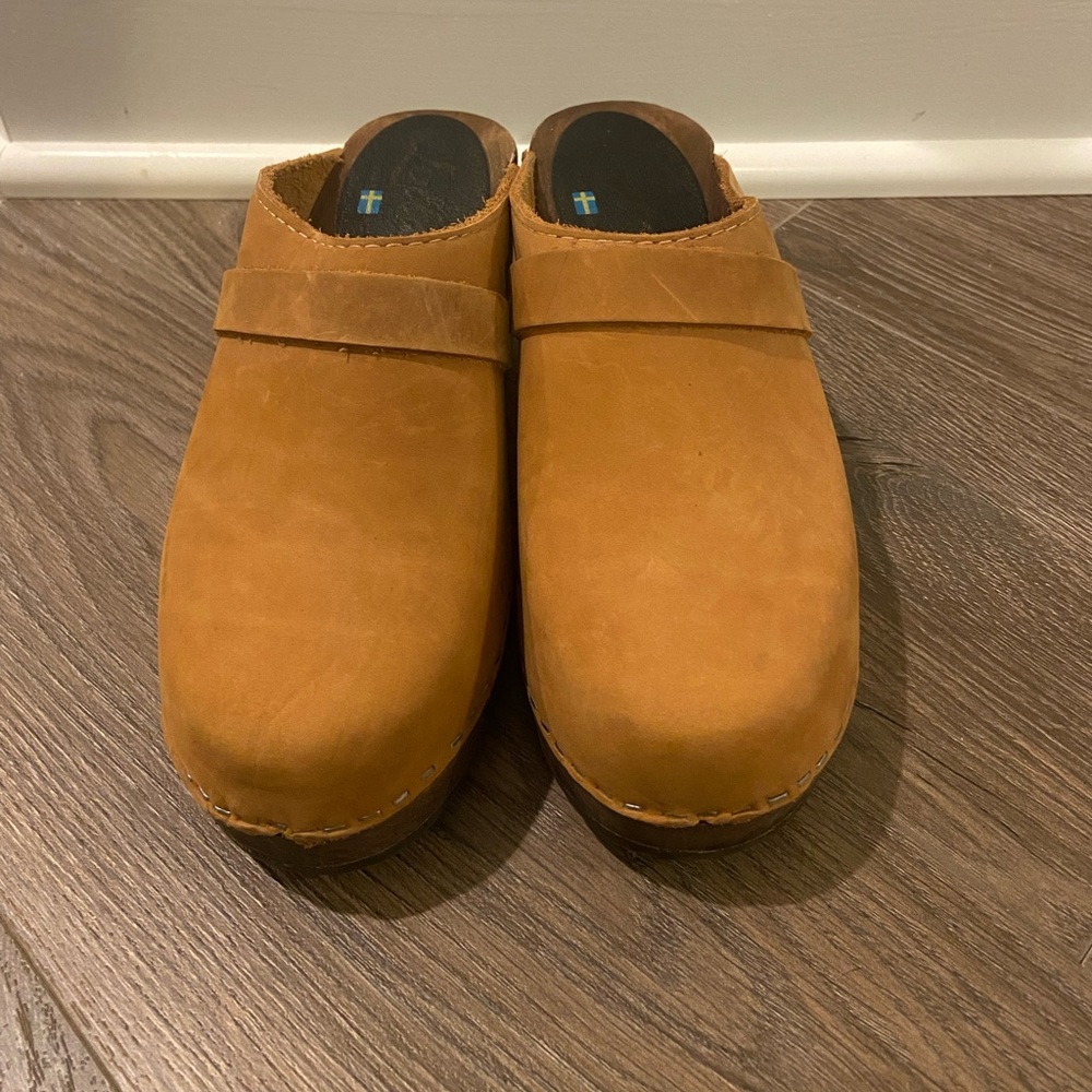 Lotta from Stockholm brown oiled nubuck clogs size 38